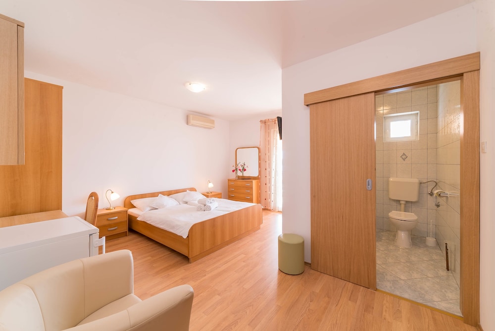 Deluxe Double Room, Sea View (109)