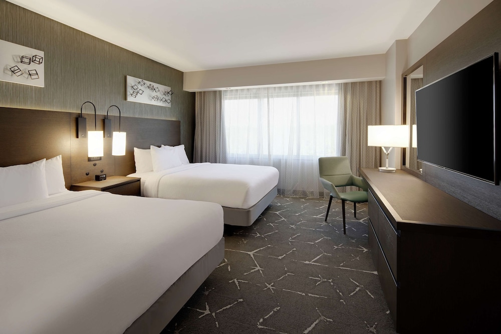 Suite, 2 Queen Beds, Accessible, Bathtub photo 2
