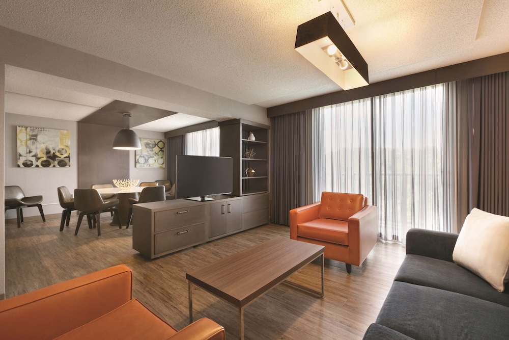 Capital Suite, 1 King Bed, Shower photo 1