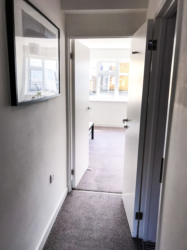 Entire 2 Bedroom Flat Next to Kings College, 사진 14