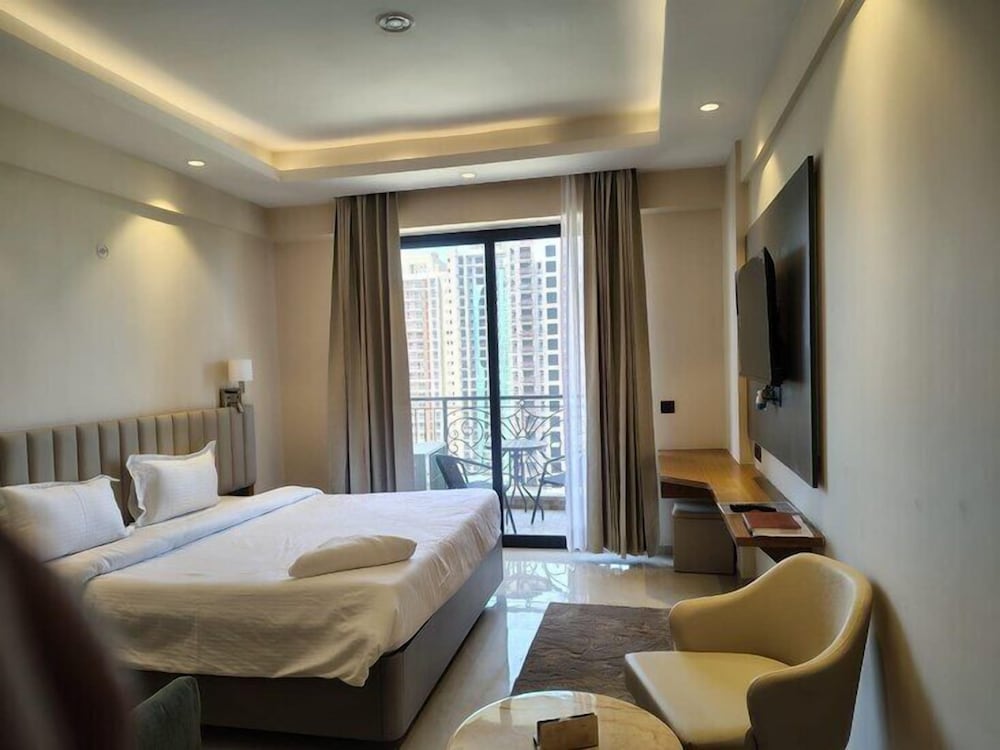 Superior Double Room, 1 Queen Bed, Balcony, City View
