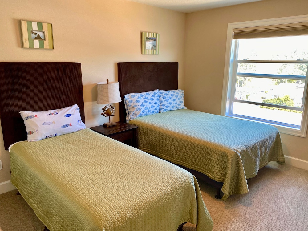 Luxury Condo, 2 Bedrooms, Kitchen, Partial Ocean View photo 1