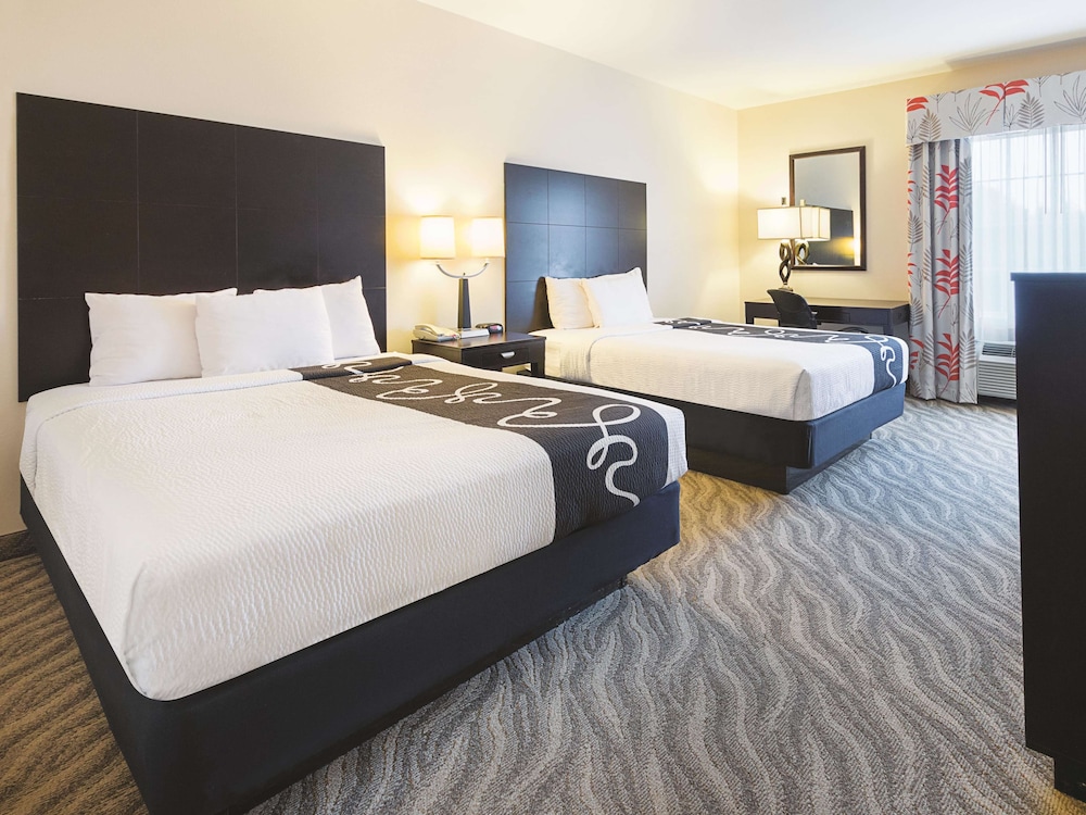 Room, 2 Queen Beds, Non Smoking - Photo 1