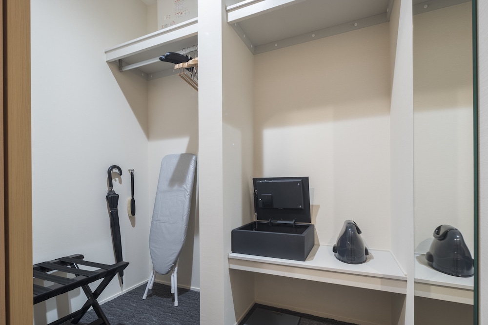Deluxe Twin Room with Living Area photo 3