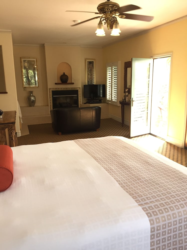 Deluxe Room, 1 King Bed - Photo 1