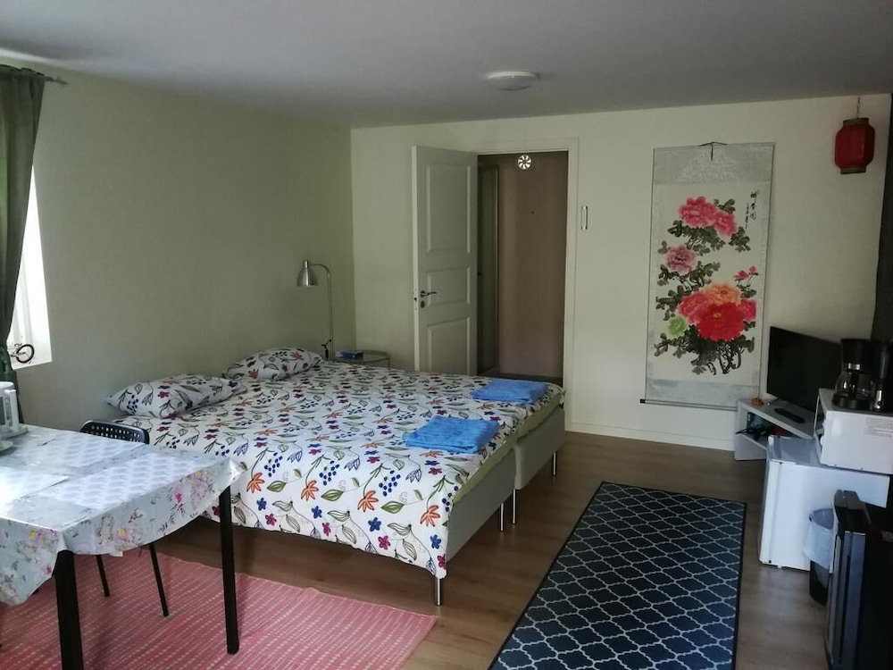Room (1) photo 1