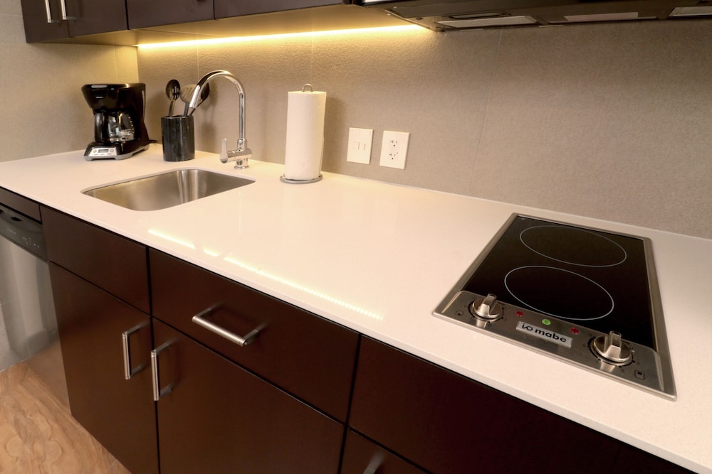Suite, 2 Bedrooms, Accessible, Kitchen (Communication) photo 3