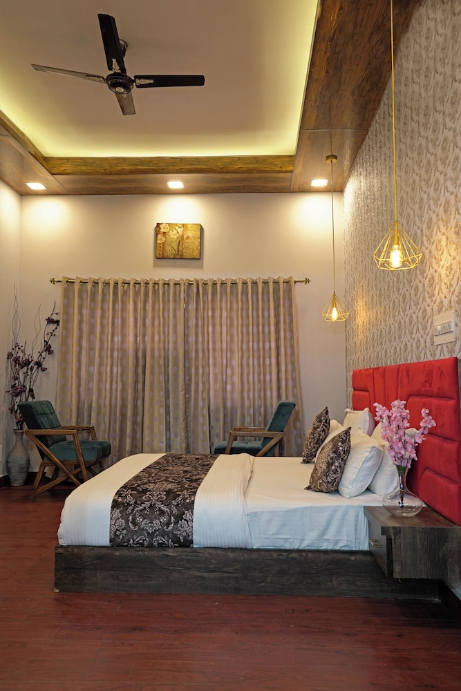 Royal Studio Suite