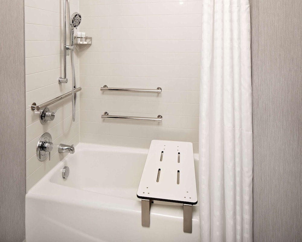 Suite, 1 King Bed with Sofa bed, Accessible, Bathtub - Photo 3