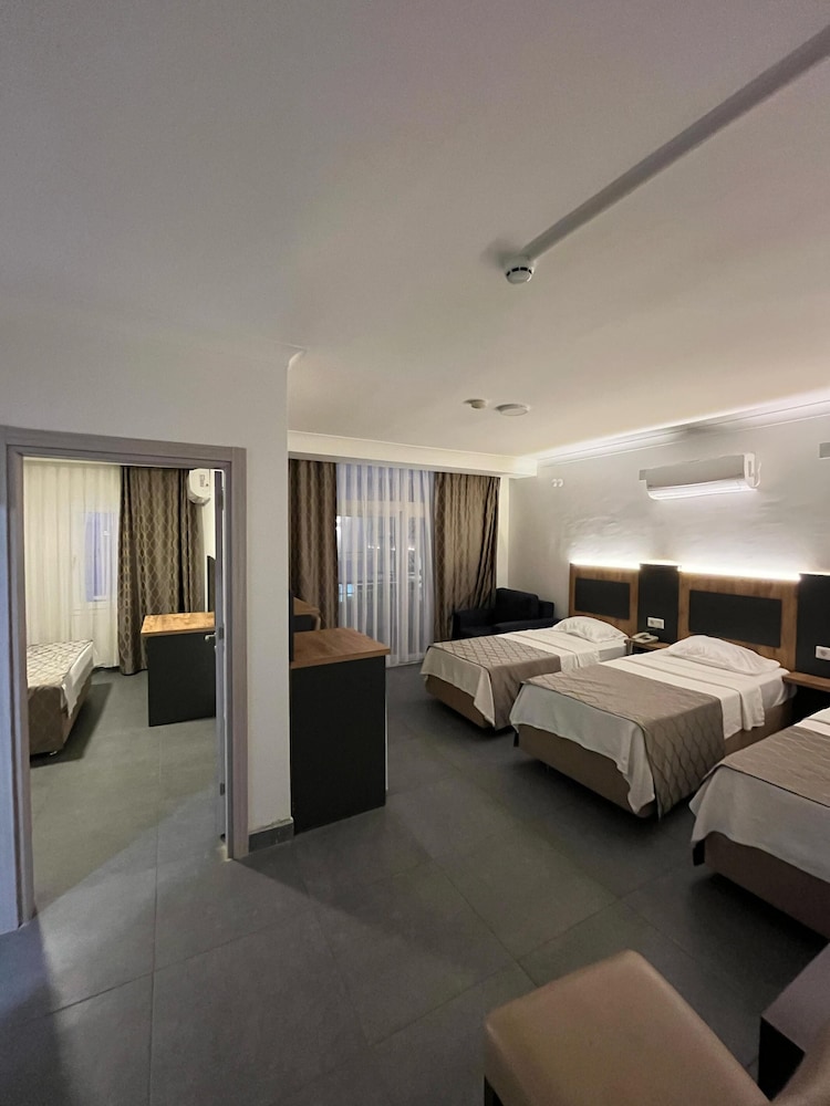 Deluxe Suite - Photo 1