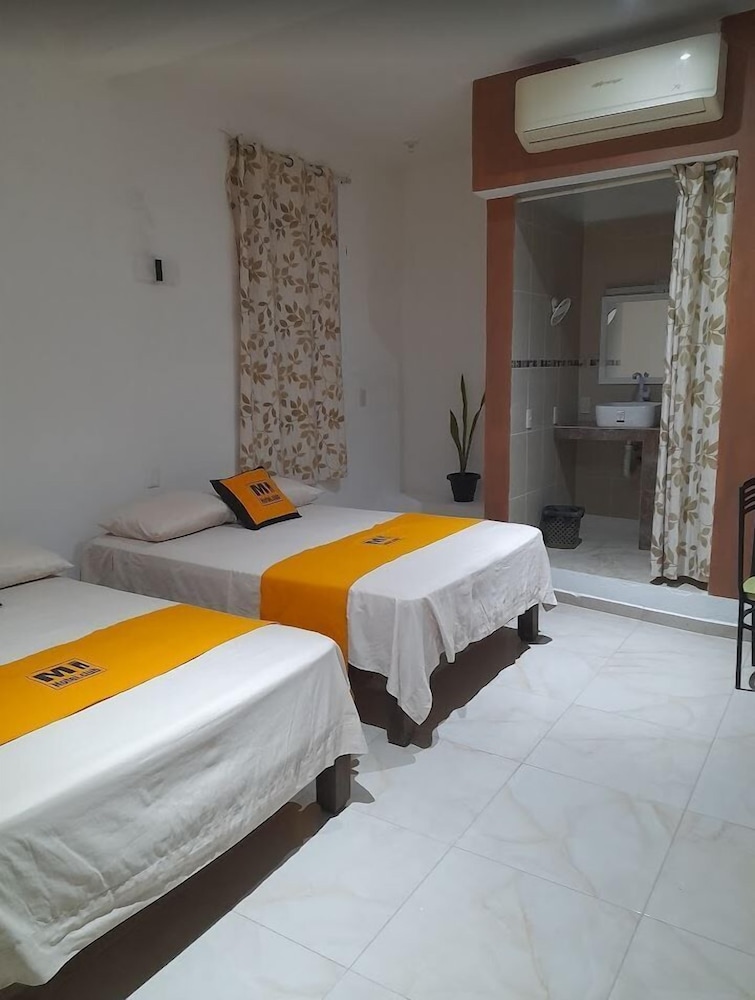 Room, 2 Queen Beds photo 3