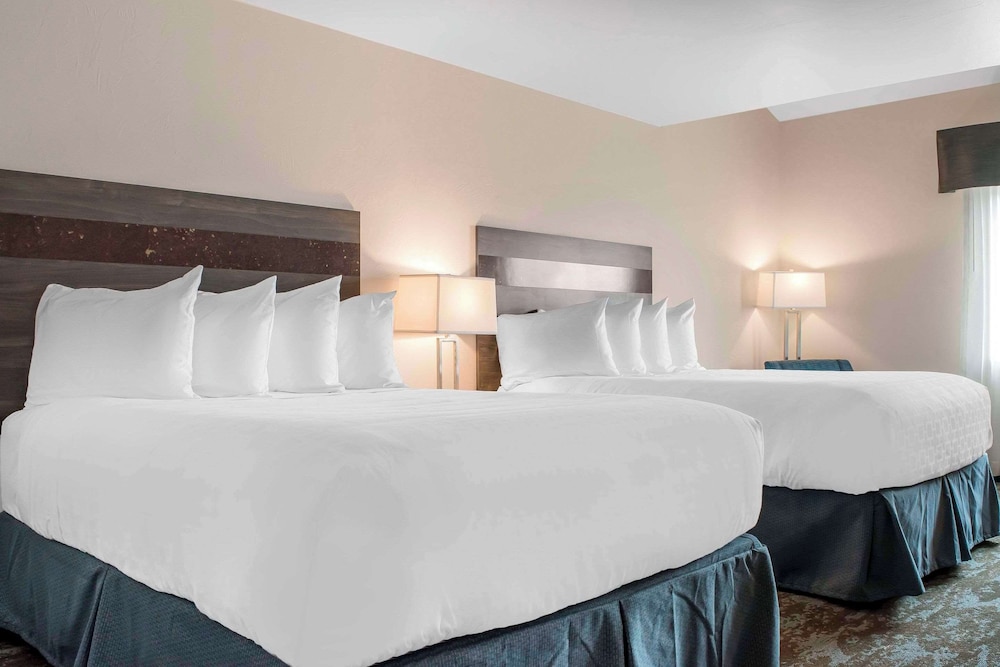 Standard Room, 2 Queen Beds, Non Smoking (Not Pet Friendly) - Photo 1