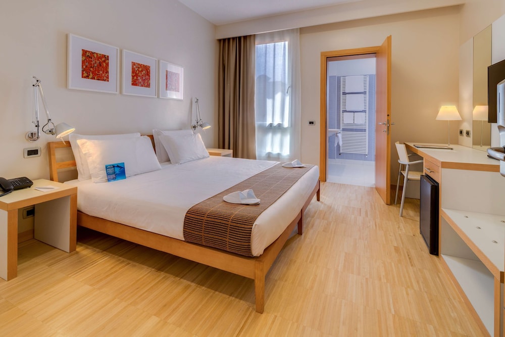 Classic Room, 1 Queen Bed - Photo 1