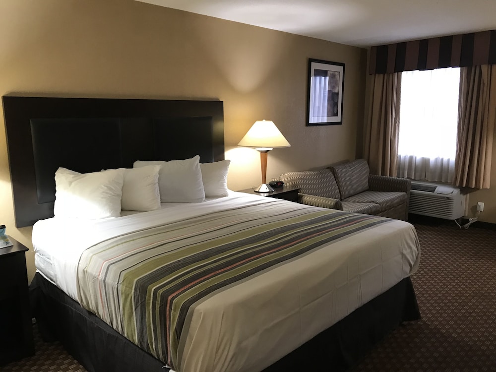 Room, 1 King Bed, Non Smoking - Photo 2