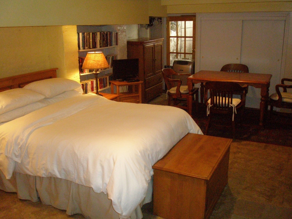 Stonewall Room photo 3