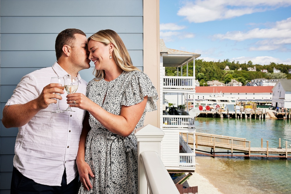 Waterfront Balcony King - Waterfront Collection photo 3