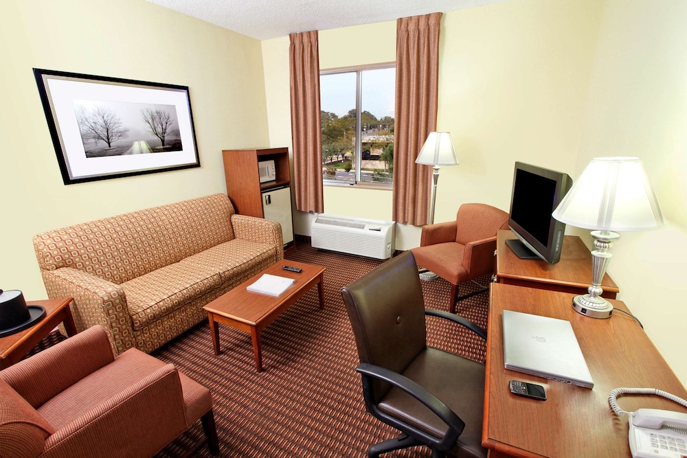 Suite, 1 King Bed, Non Smoking - Photo 6