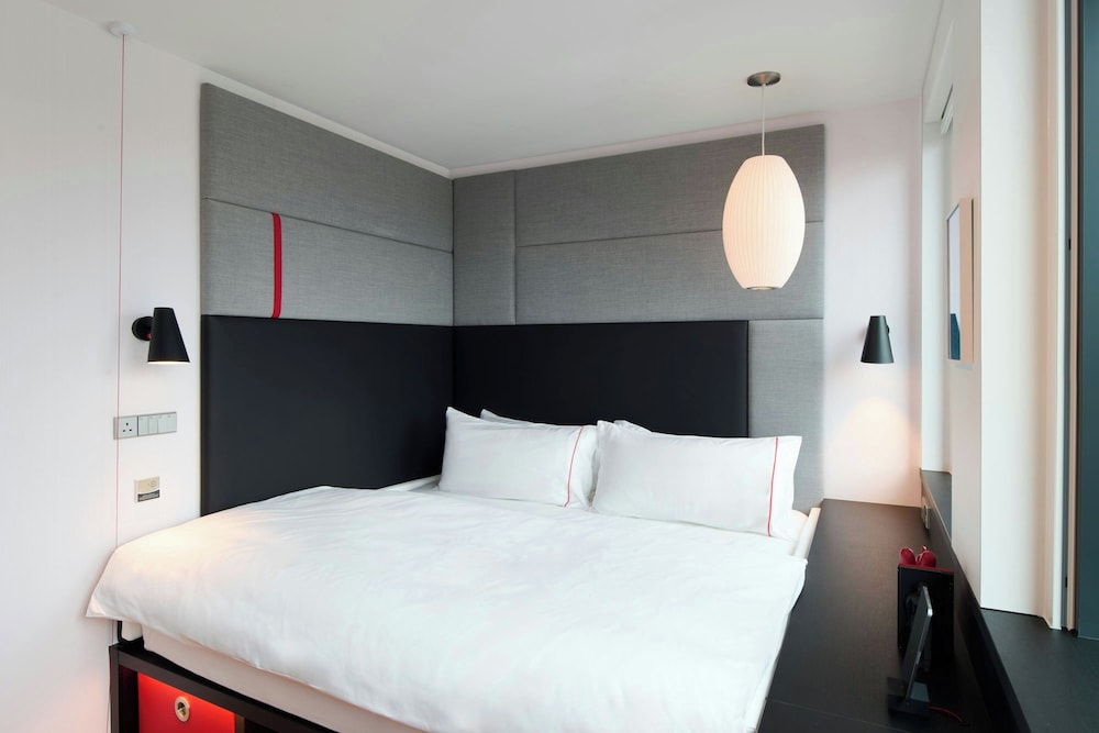 Room, 1 King Bed (Mobility Accessible, Roll-In Shower)