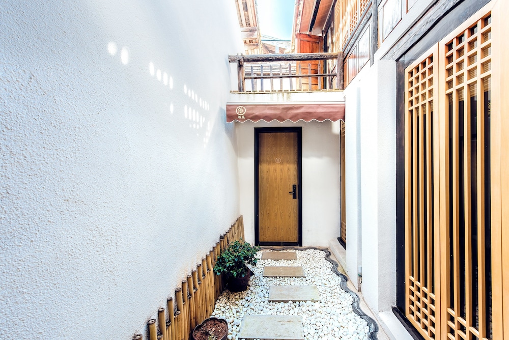 Courtyard Suite photo 2