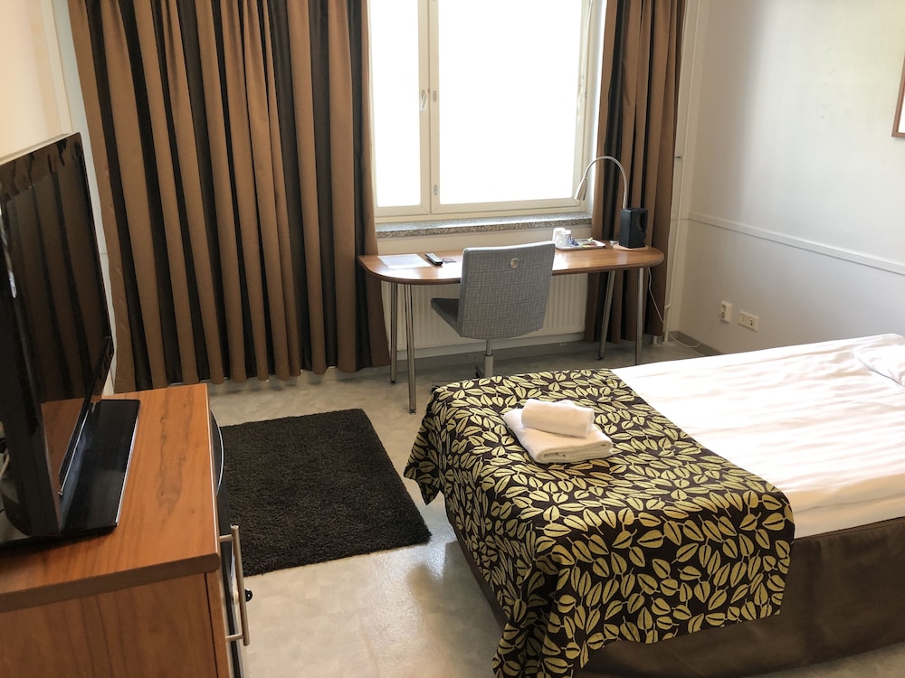 Single Room, 1 Large Twin Bed photo 1
