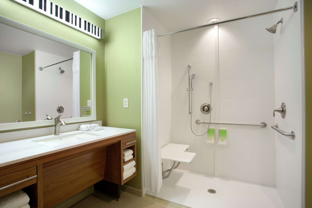Suite, 1 King Bed, Accessible, Non Smoking