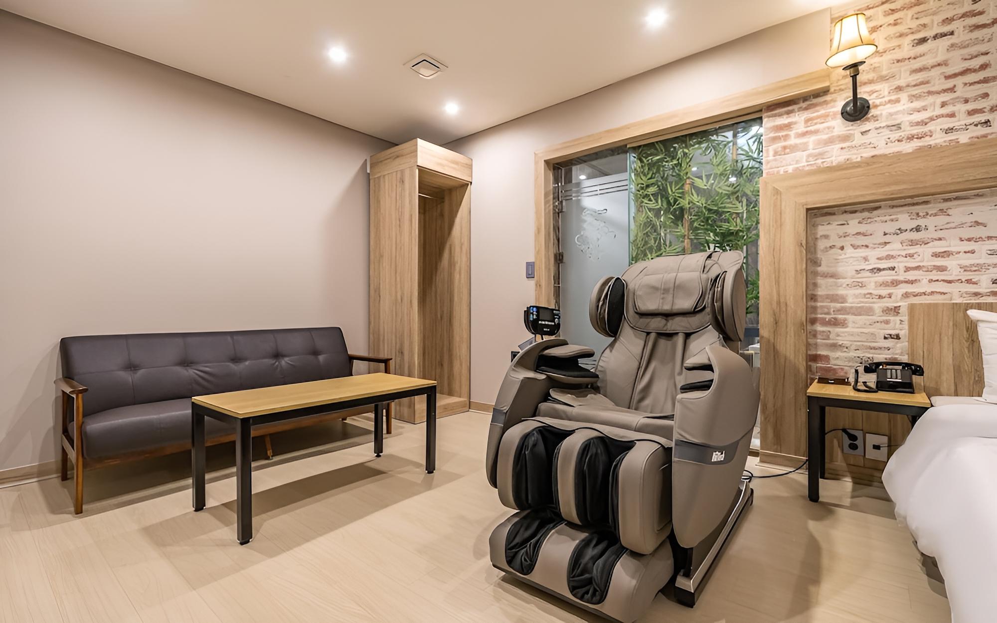 Room (VIP (Netflix styler available massage) - Photo 3