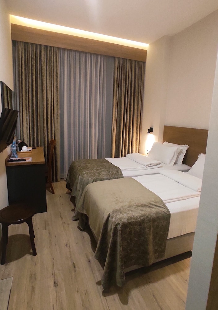 Economy Twin Room photo 3