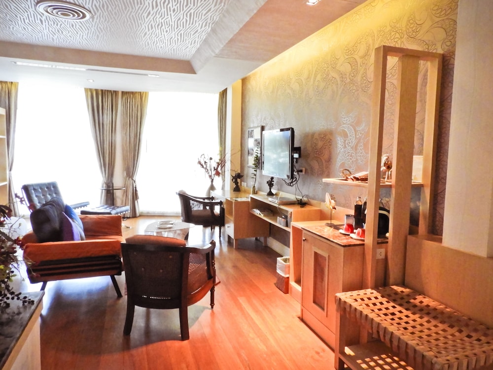 Executive Suite photo 2