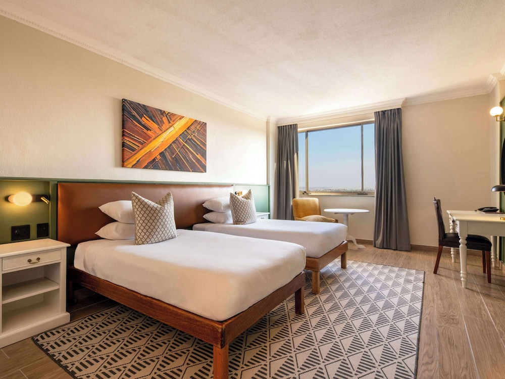 Classic Twin Room, 2 Twin Beds, Pool View - Photo 3