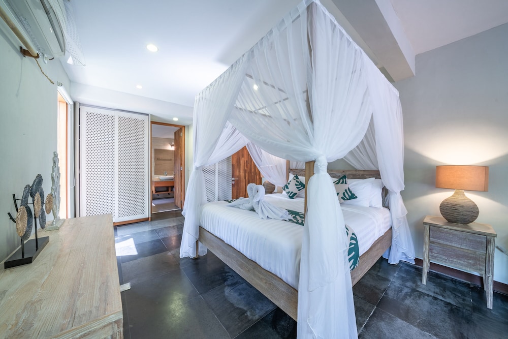 Family Villa, 4 Bedrooms, Pool View - Photo 17