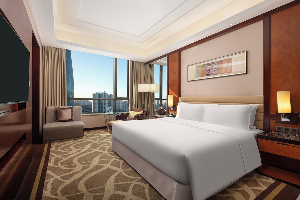 Premium Room, 1 King Bed - Photo 1