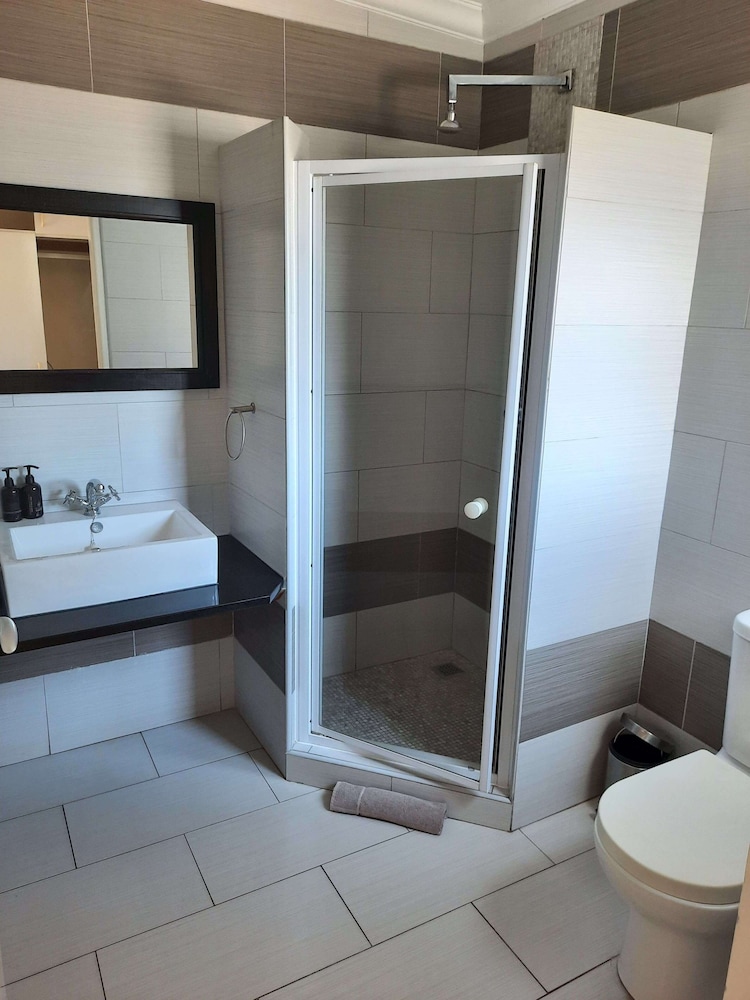 Deluxe Double Room, 1 Queen Bed, Non Smoking, Garden View photo 2