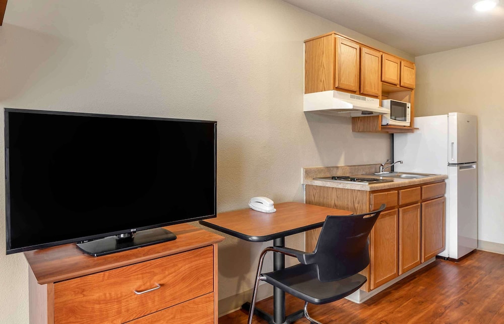 Standard Studio, 1 Double Bed, Non Smoking, Refrigerator & Microwave photo 2