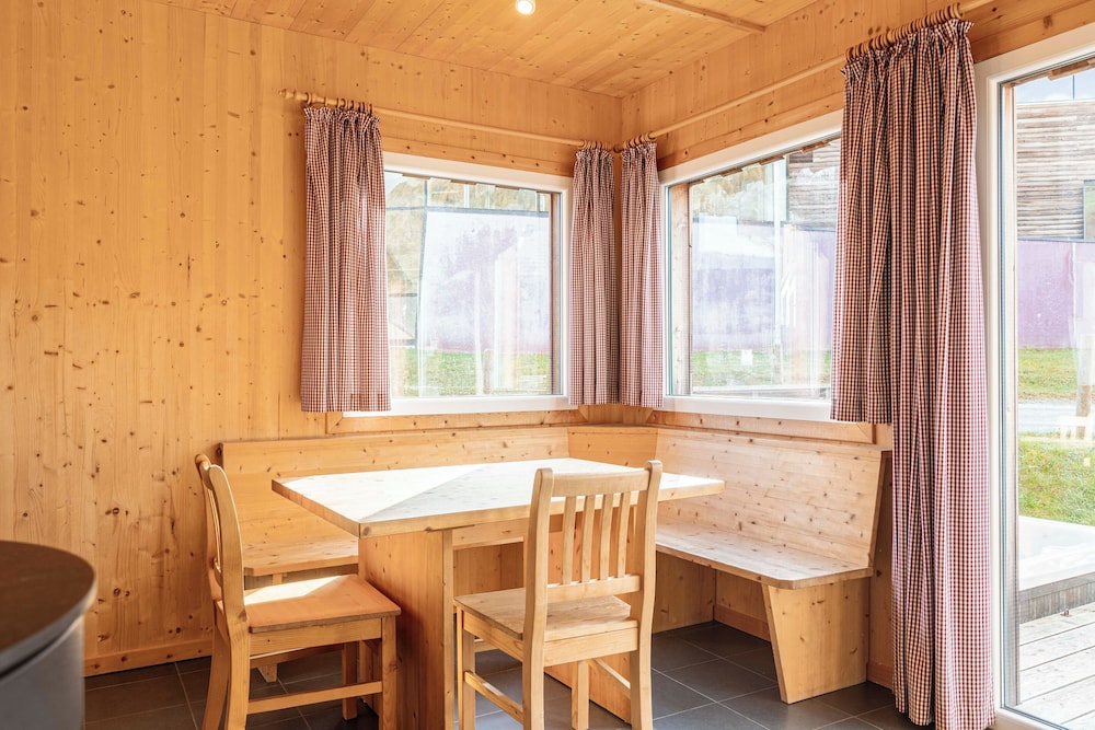 Chalet # 13a  mit 3 Schlafzimmern, Sauna & Whirlpool