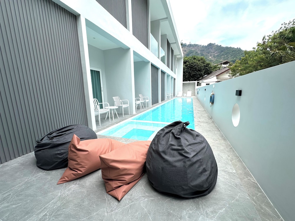 Deluxe Pool Access - Photo 10