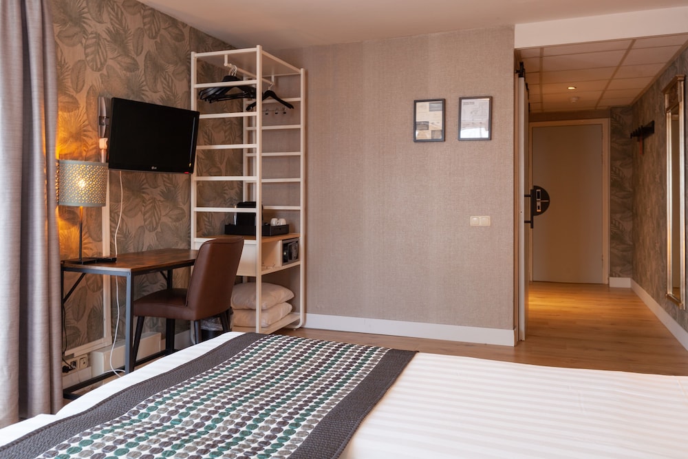 Business Room, 2 Twin Beds, Non Smoking - Photo 5