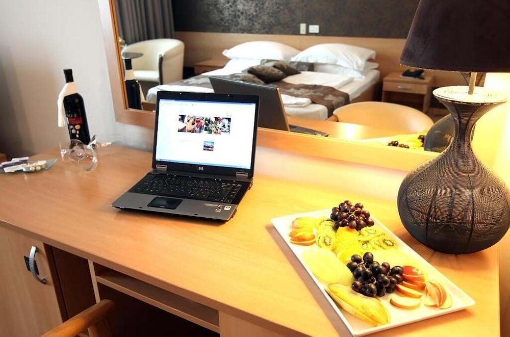 Standard Twin Room - Photo 5