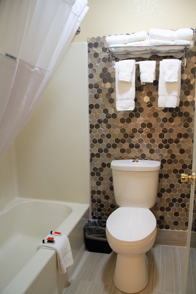Studio Suite, 2 Queen Beds, Non Smoking - Photo 6