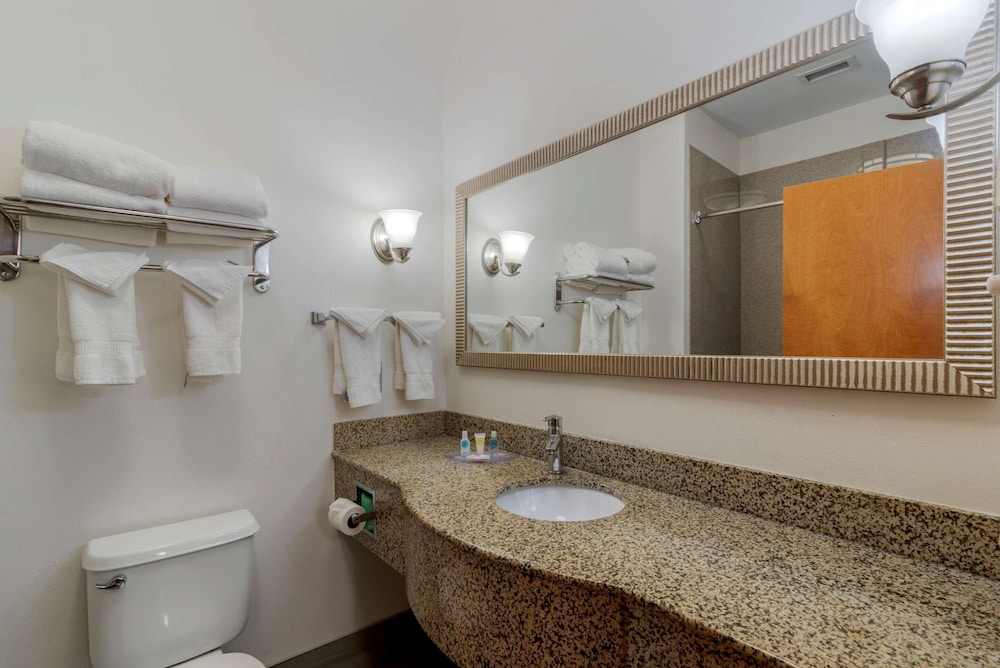 Suite, Multiple Beds, Non Smoking - Photo 2