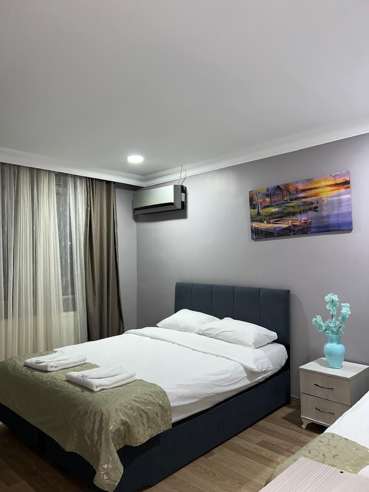Economy Triple Room photo 1