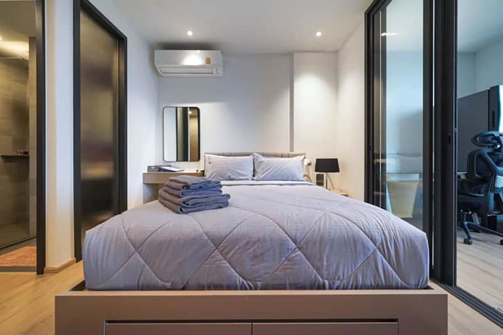 room photo