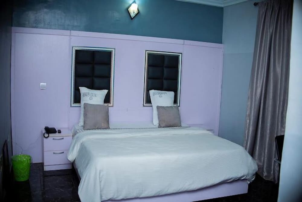 Economy Room, Balcony, City View photo 1