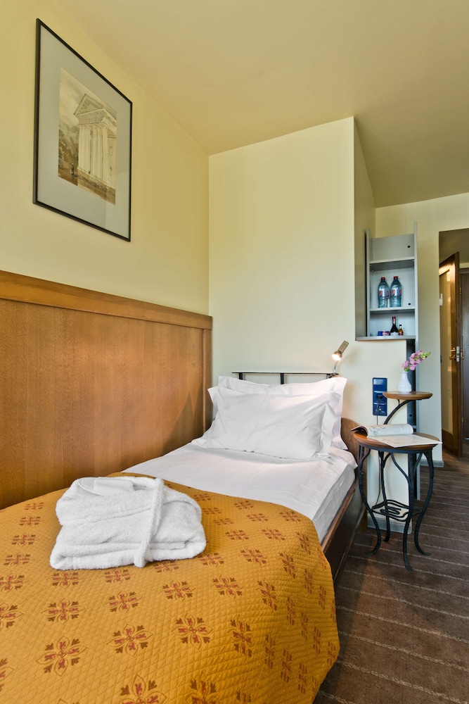 Economy Room, 1 Twin Bed, Non Smoking photo 3