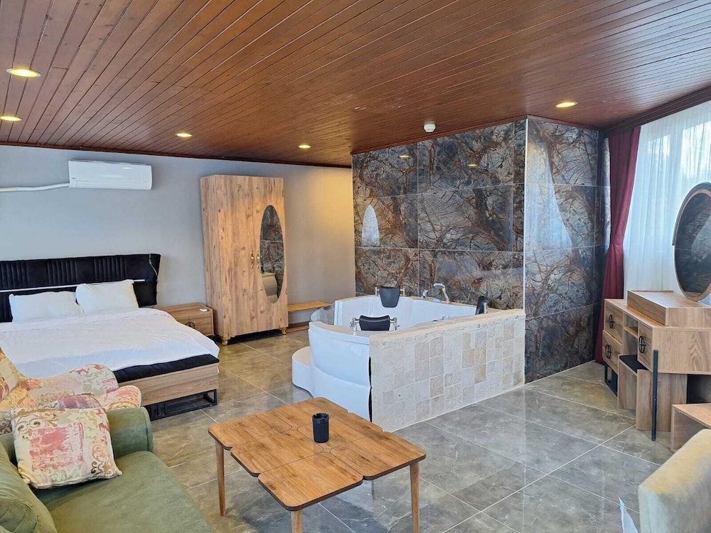 Romantic Double Room, 1 Bedroom, Pool View, Poolside photo 1