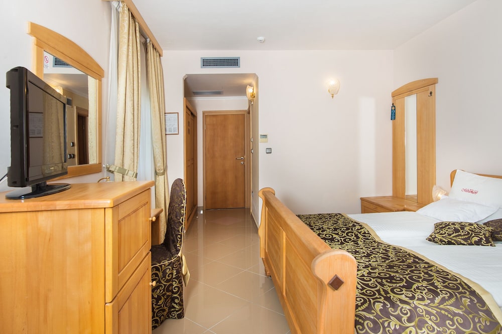 Standard Double Room, Park View - Photo 1