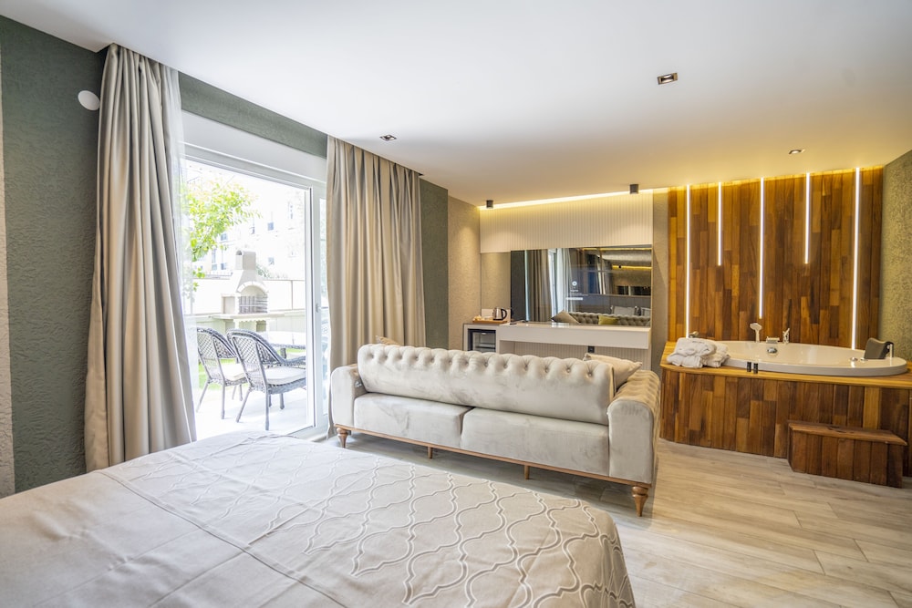 Garden Deluxe Room with Jacuzzi