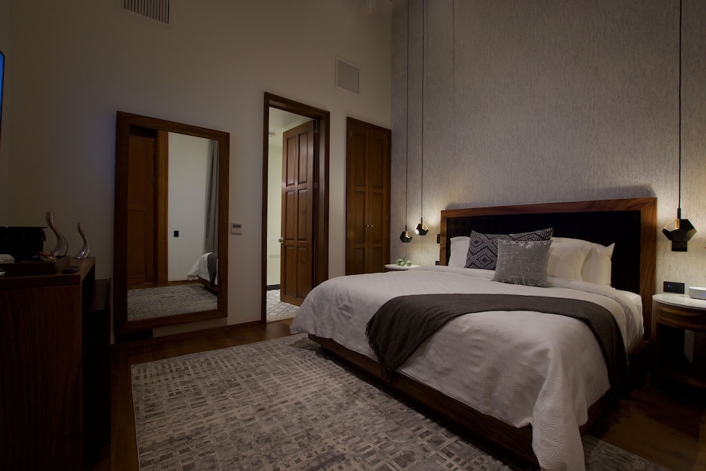 Suite - Photo 7