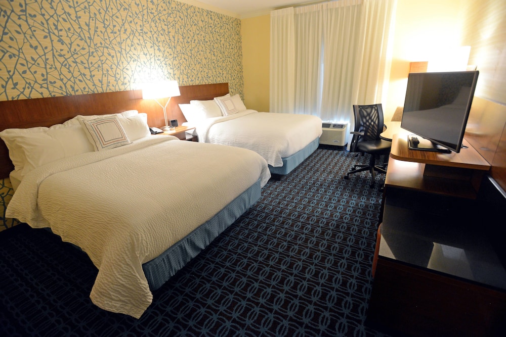 Room, 2 Queen Beds (Mobility/Hearing Accessible, Tub) photo 3