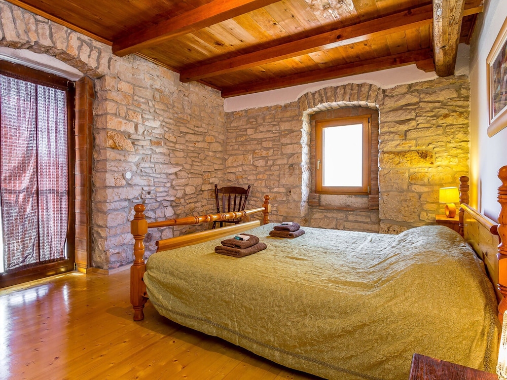 Villa photo 2