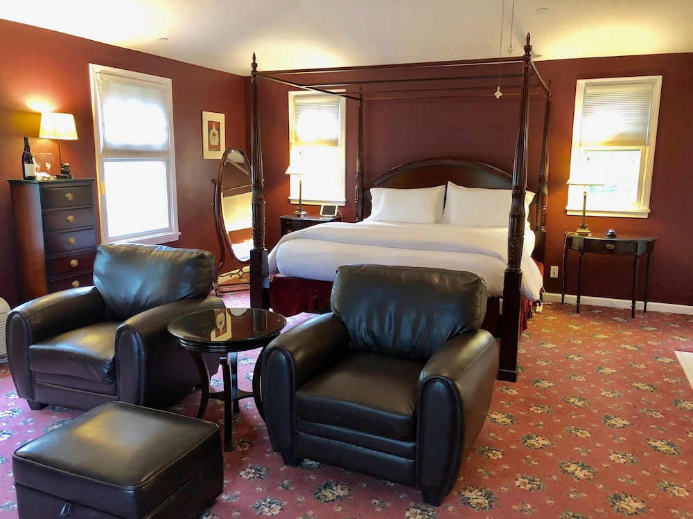 Honeymoon Room, 1 King Bed, Non Smoking photo 3
